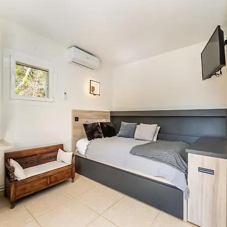 Truyet Santa Eularia des Riu