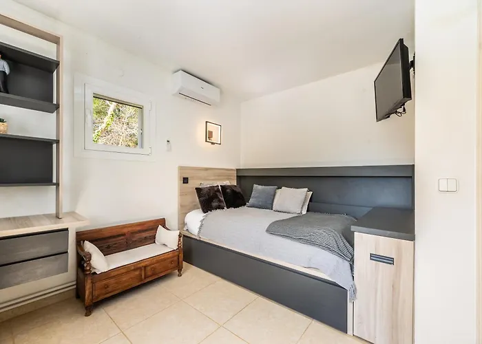 Truyet Santa Eularia des Riu